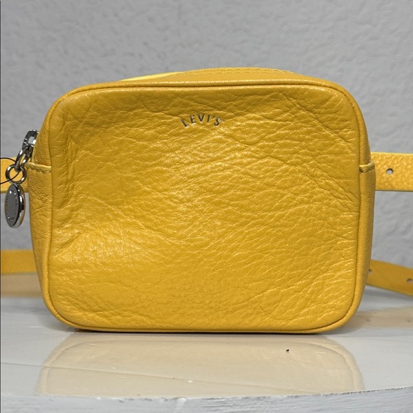 LEVI’S DIANA MUSTARD YELLOW PEBBLED LEATHER BELT CROSSBODY BAG **NWT** - Picture 4 of 10